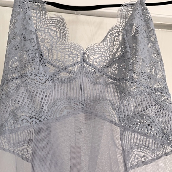 Lingerie - Picture 1 of 7